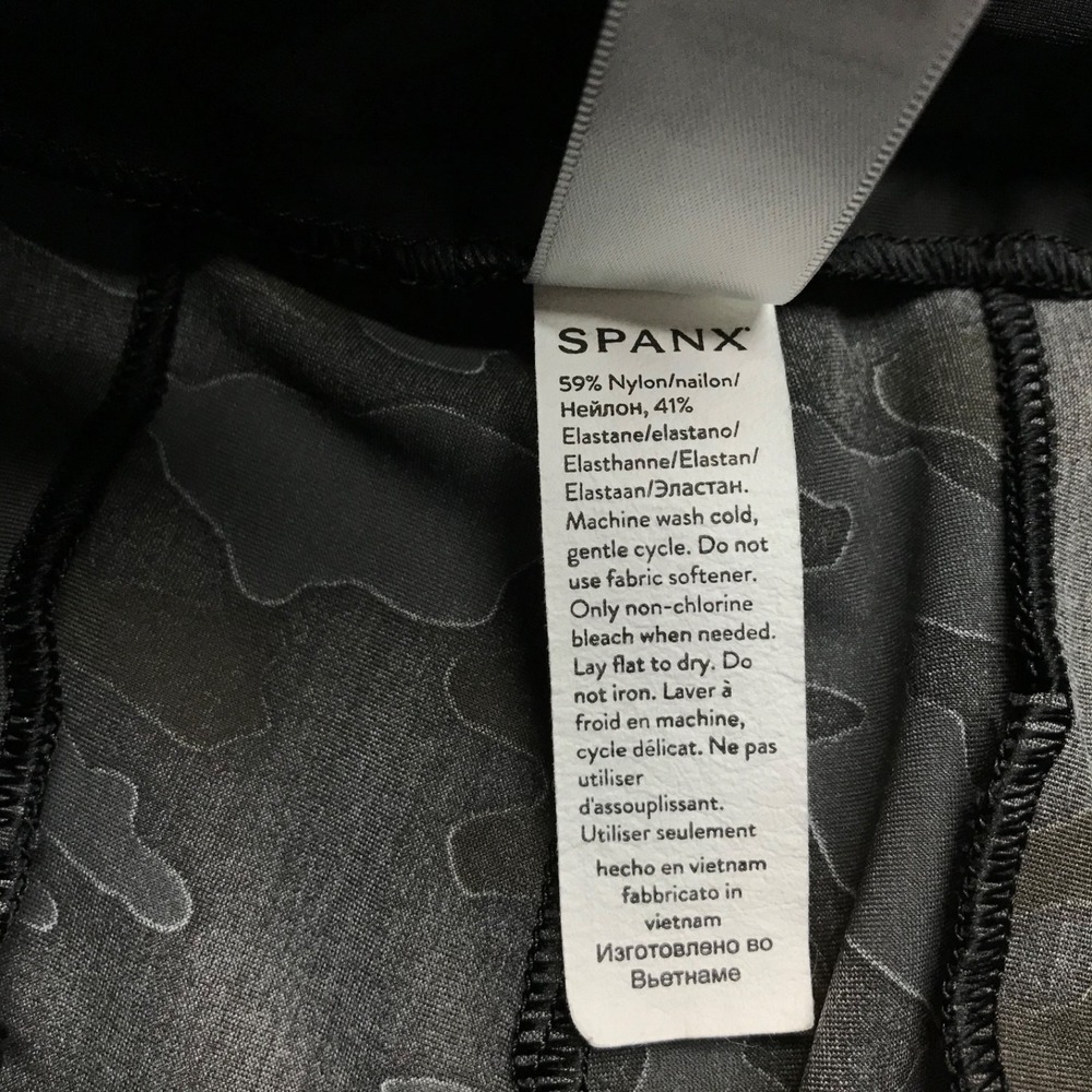 Spanx Sunrise Shorts Womens Size M Black Camo Lightweight Pull on Stretch Casual - Picture 4 of 11